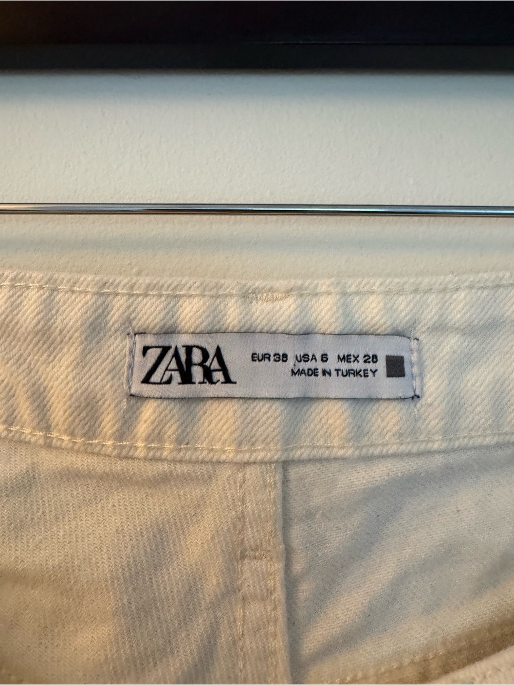 ZaraIvory Denim Wide-Leg Jeans Size 6 – Frayed Hem - Picture 4 of 7